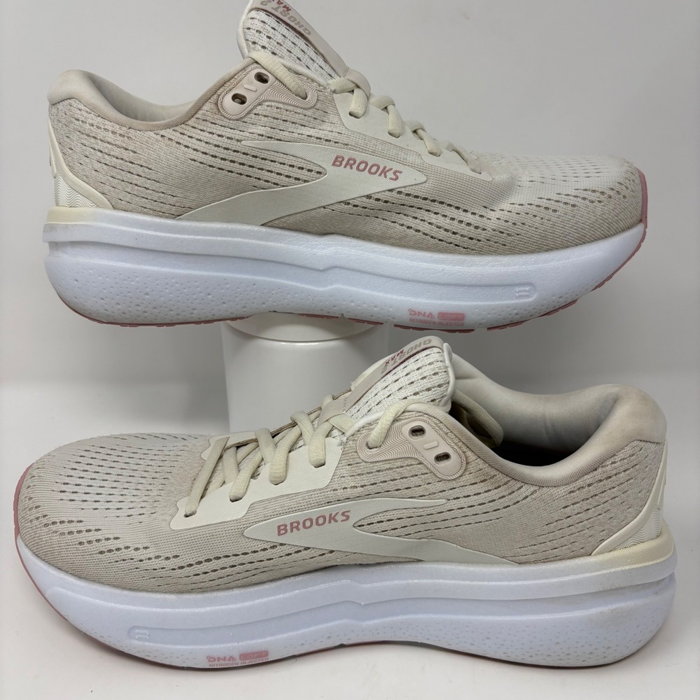 Brooks Ghost Max 2 Women's Size 9 White Pink Running Shoes (1204201B190) - Picture 3 of 8